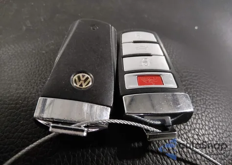 2008 Volkswagen Passat Turbo z USA, uszkodzony, nr VIN WVWXK73C88E242279